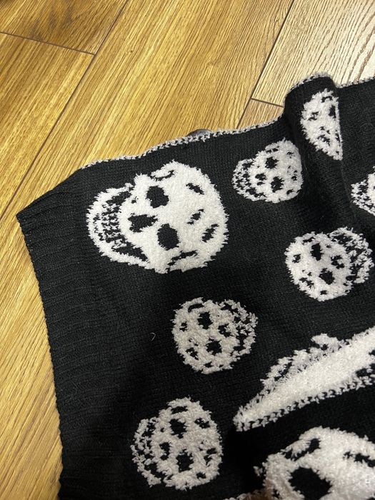 Шал нов дълъг с черепи