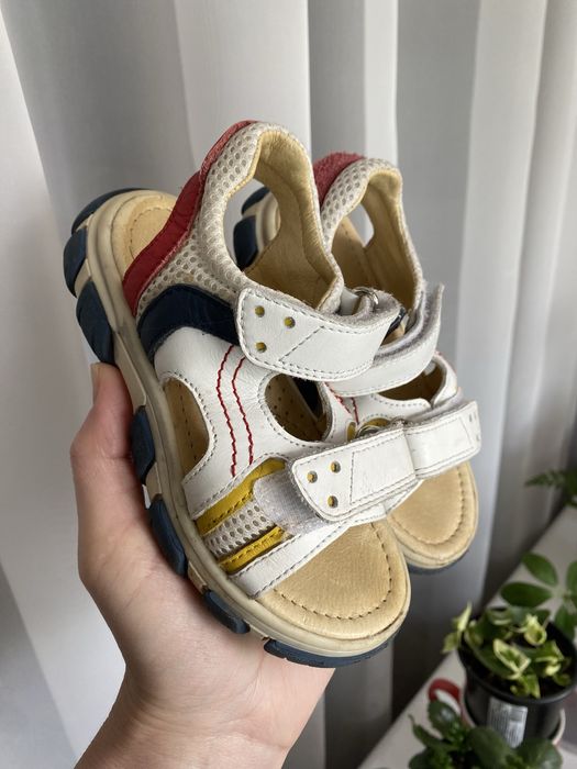 Продам летнюю обувь на мальчика