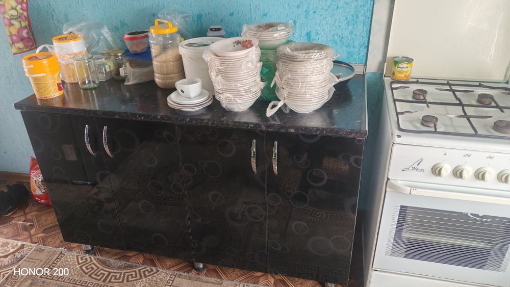 Кухонный гарнитур в отличном состоянии