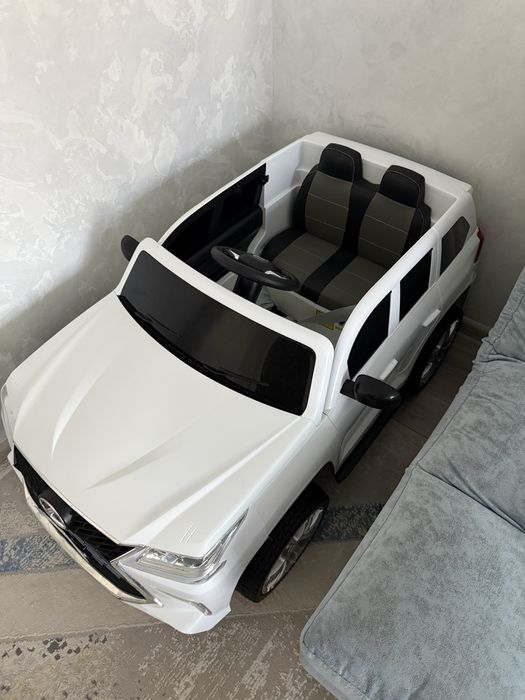 Детский автомобиль