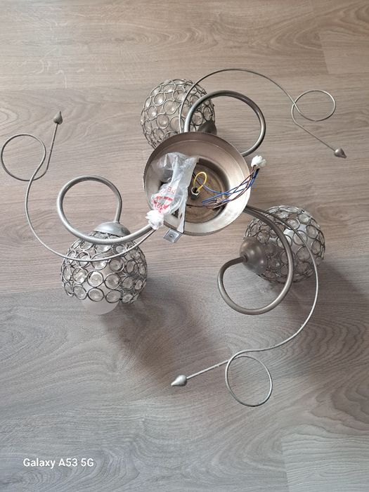 Продавам полилей.