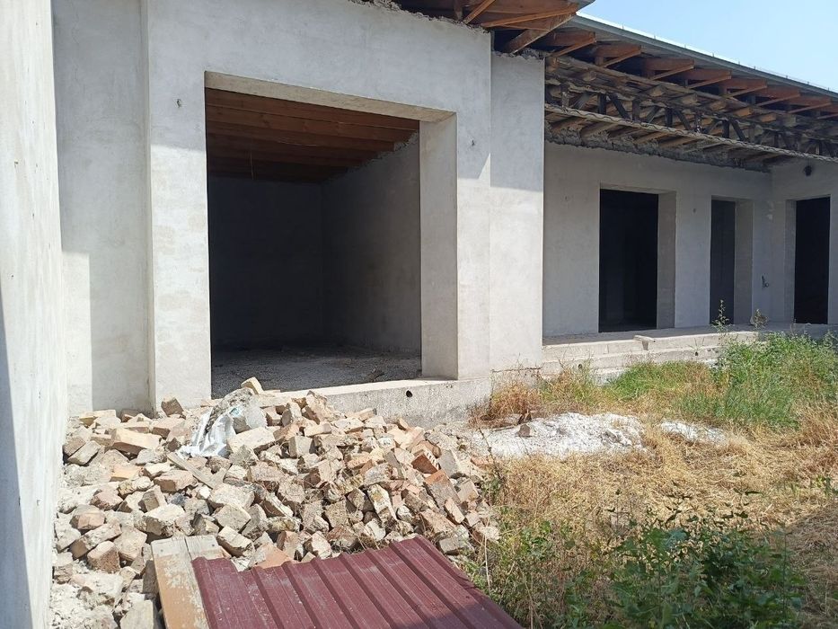 Ховли уй коробка холатта янги курилган