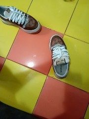 Vând adidași Gucci mărimea 39  i