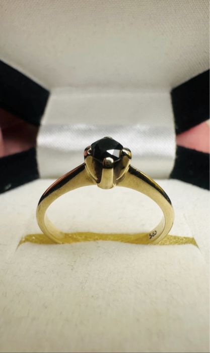 Inel de logodnă: Aur de 14 k si diamant natural negru