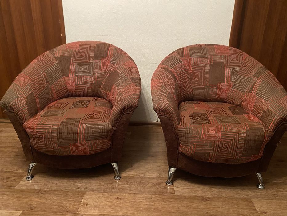 Продам диван с двумя креслами