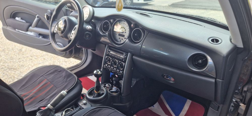 Mini Cooper R50, 2004