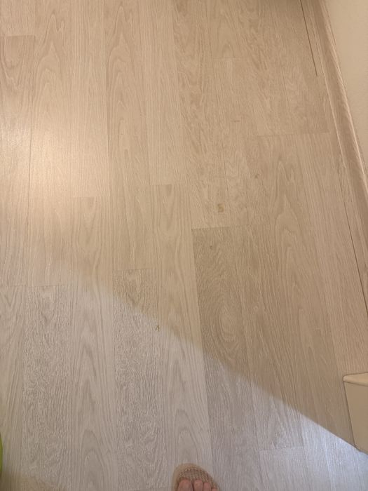 Продам светлый ламинат  б/у