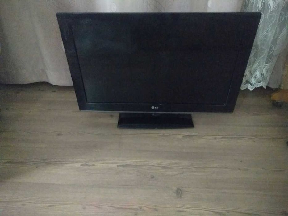 Продается телевизор LG . LCD 32  Б/У в хорошем состоянии