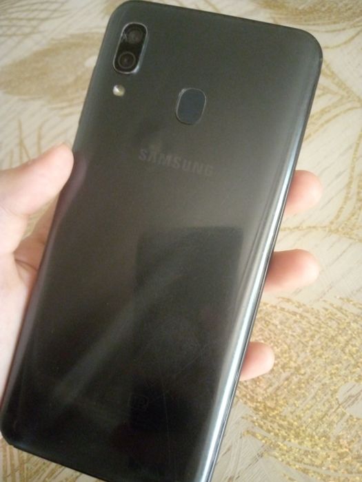 Samsung galaxy a30. Karobkasi bor