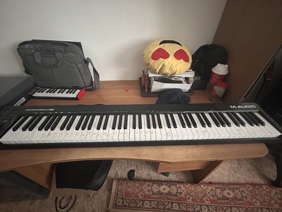 Midi клавиатура M-audio