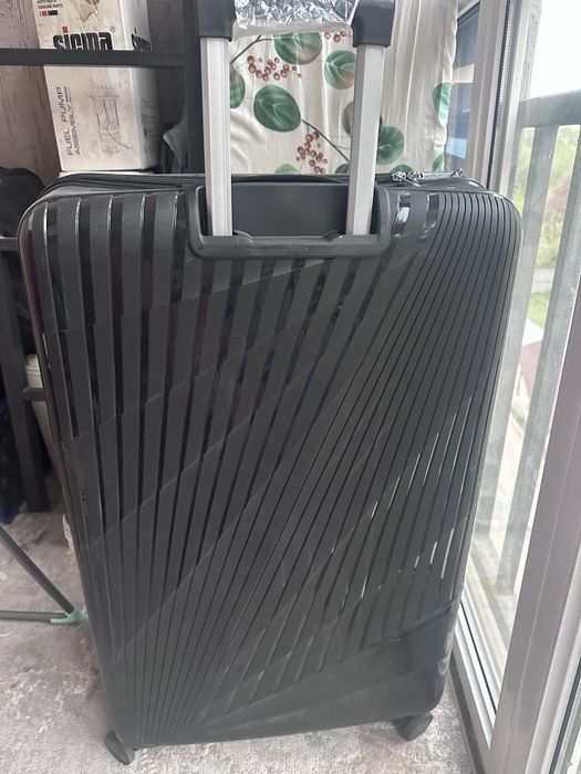 чемодан черный большой