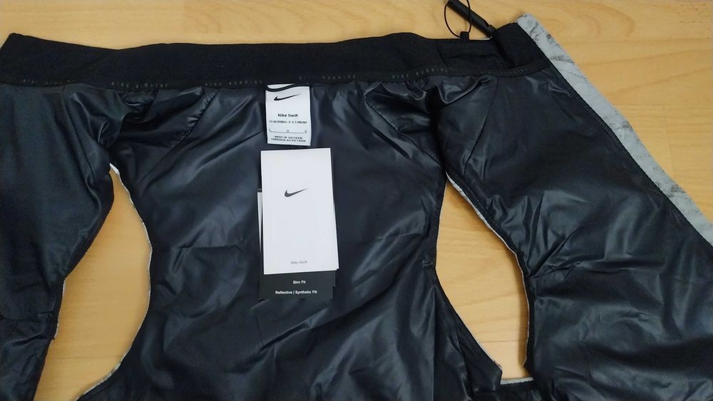Дамски термо елек Nike Swift ADV Therma-FIT Reflective running vest размери L и XL, нови, оригинални от САЩ