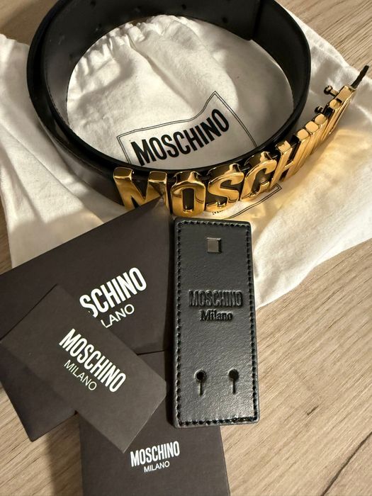 Curea Moschino nouă