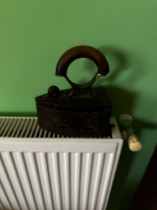 Fier de calcat antic