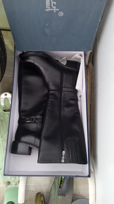 Продам женские сапоги