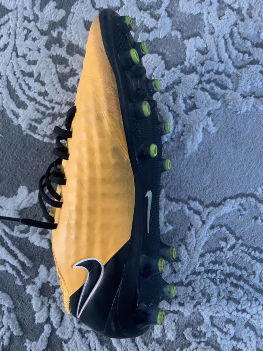 Ghete de fotbal nike magista marimea 43