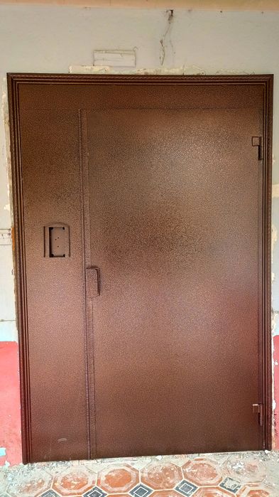 Изготовления  металлических подъездных дверей и установка домофона