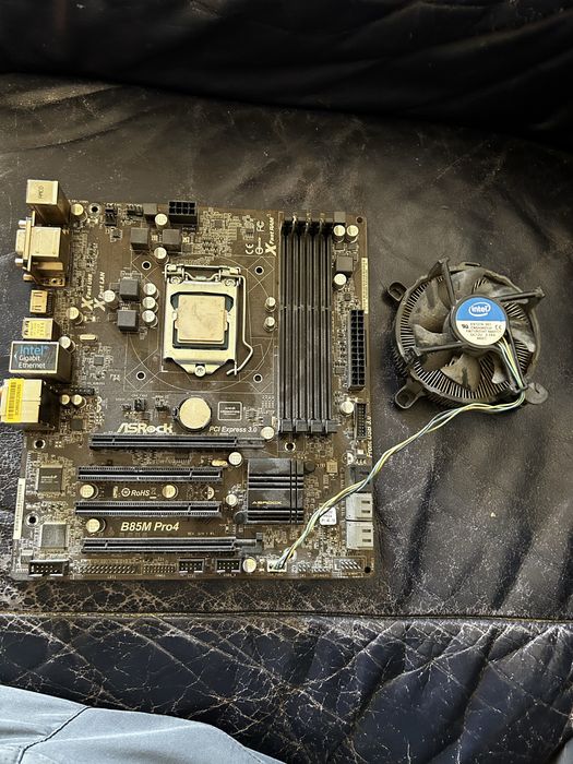 Дънна платка ASRock с процесор