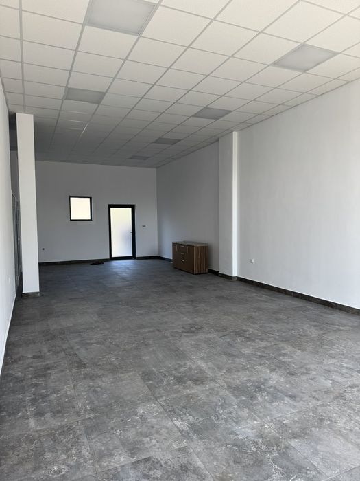 Дава се под наем Магазин в Казанлък - 80 кв.м за 765 € - Снимка #3