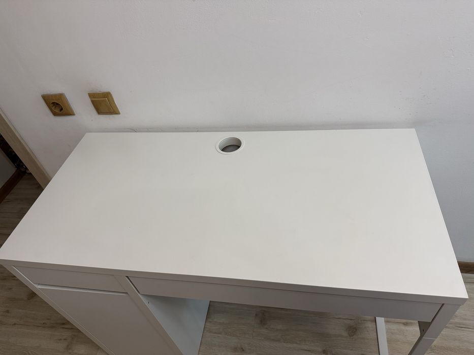 Стол IKEA в отличном состоянии