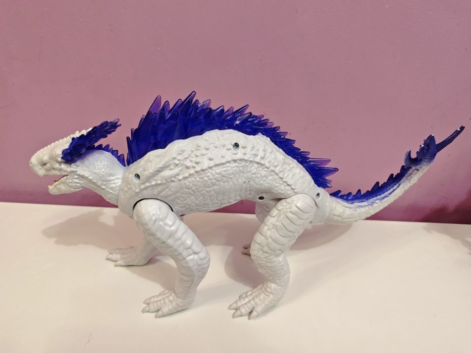 Godzilla x Kong фигури + подарък!