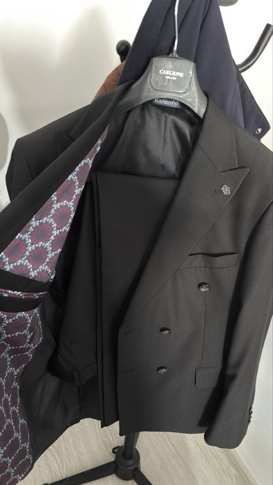 Продам костюм новый