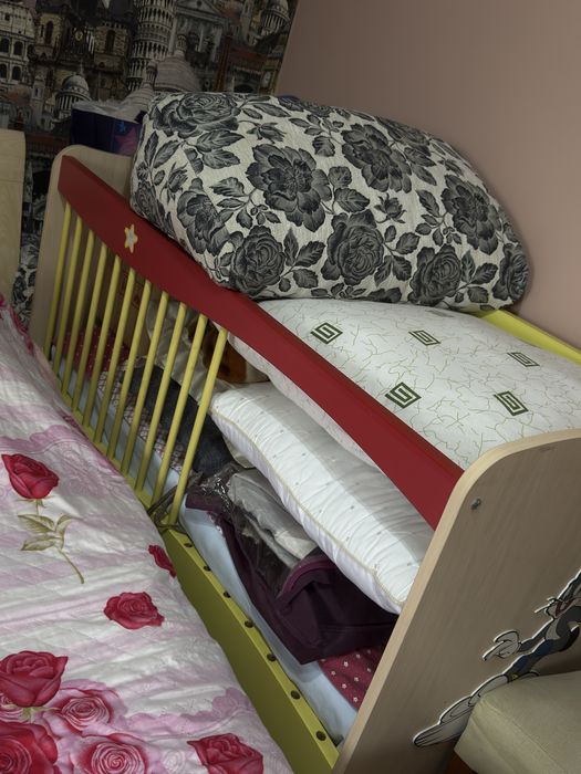 Кровать детская с матрасом