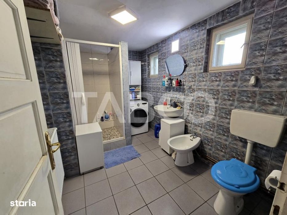 Casa spatioasa de vanzare teren 432 mp zona linistita - Lupeni Sibiu