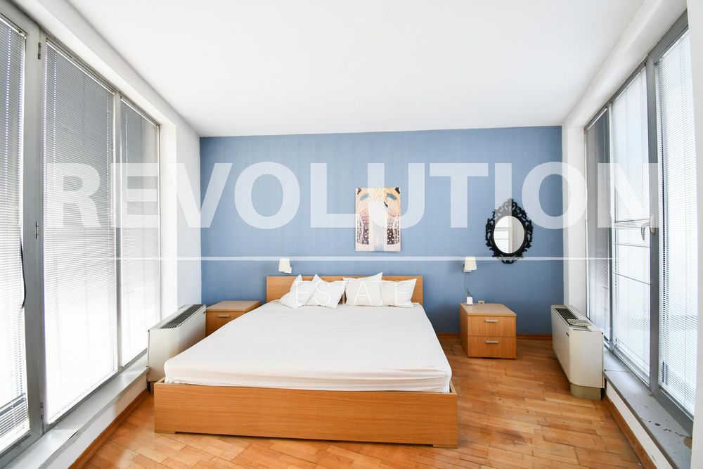 Мезонет с ГАРАЖ в центъра на София.