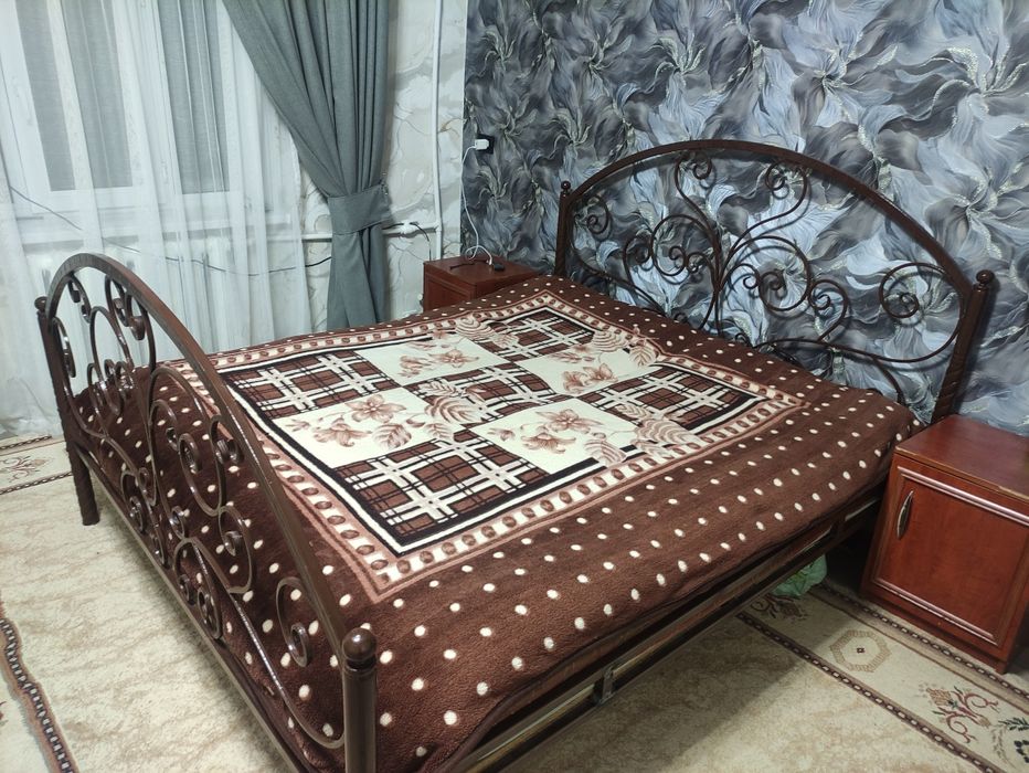 Продаётся двух спальная кованная кровать