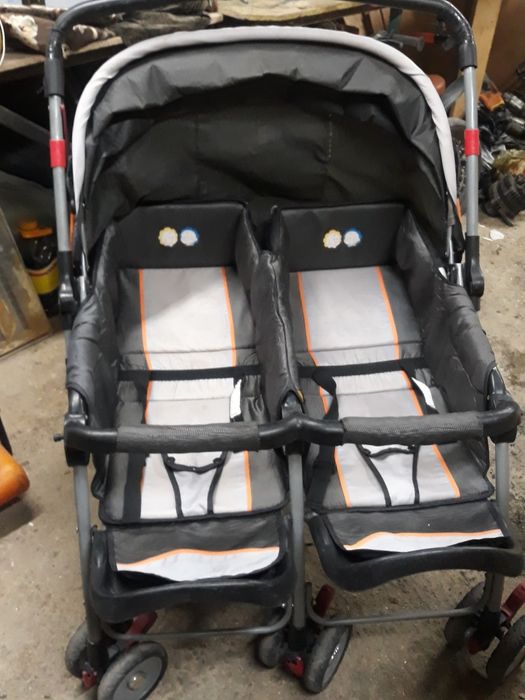 Коляска для двойни