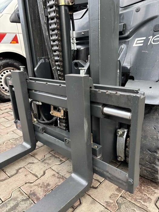 Electrostivuitor Linde E16H-01 – 3 roți Anul fabricației: 12/2013