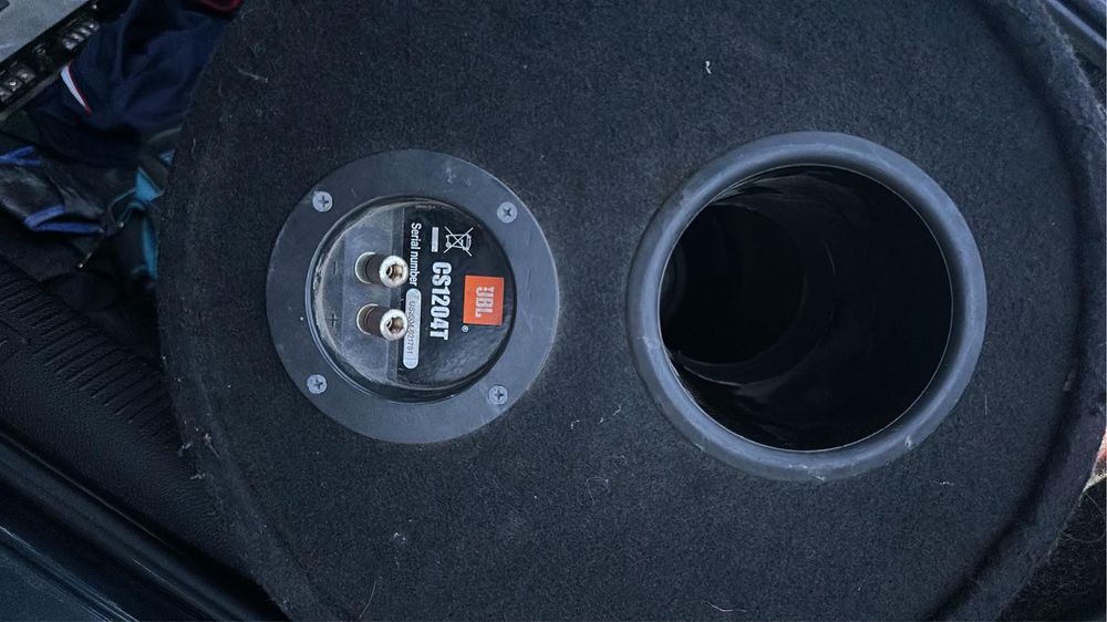 Vand Subwoofer si Statie