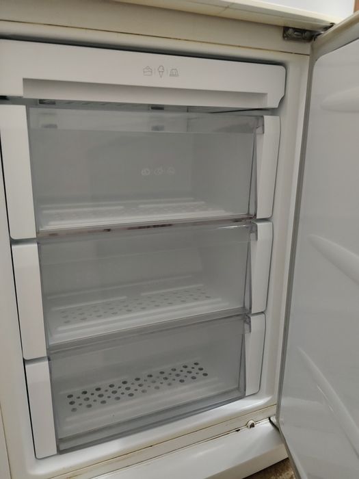 Холодильник LG .