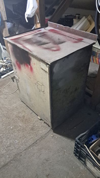 Продам сейф 80×60×50 см две полки