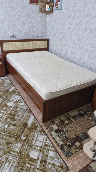 Продам кровать в матрасом