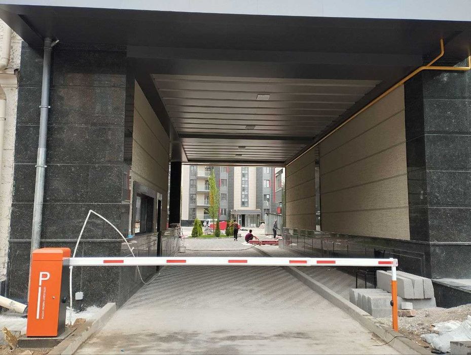 Шлагбаум электромеханический 2-х пружинный