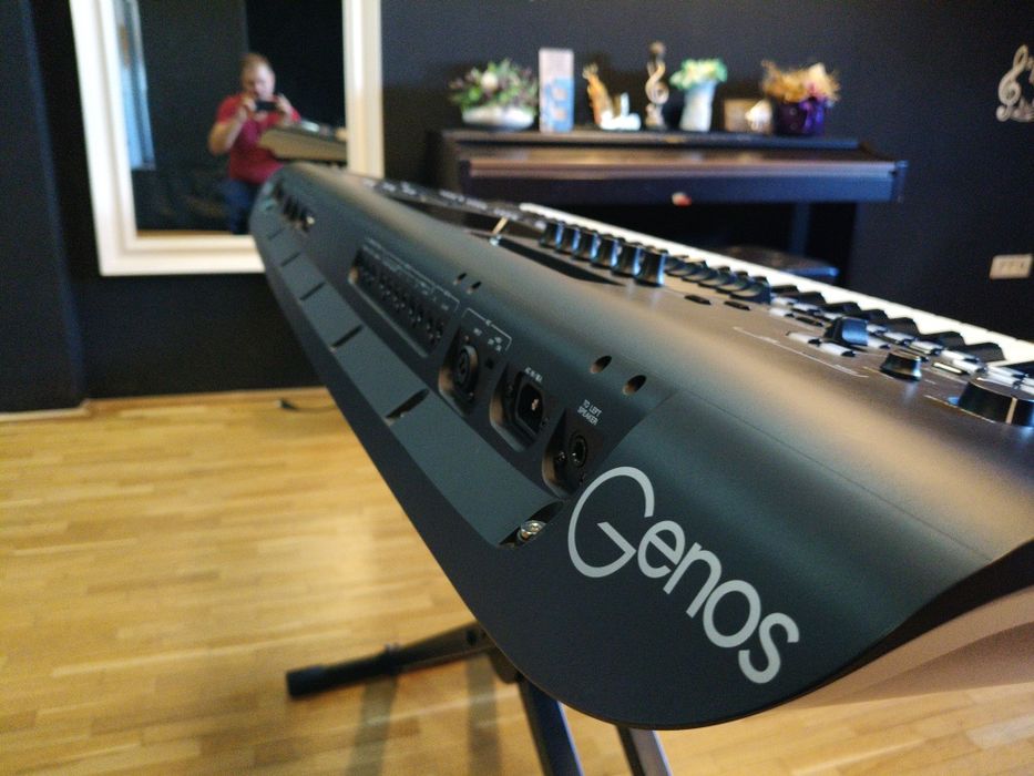 Vând Yamaha Genos 1 , nou