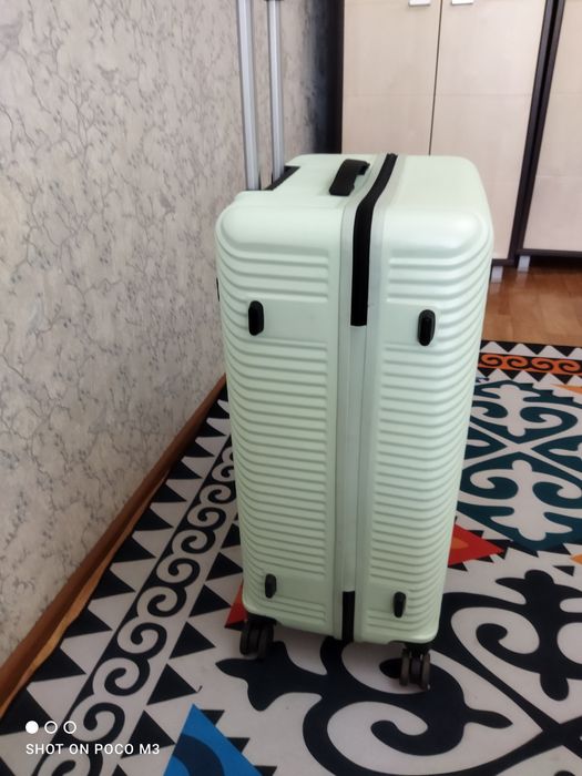 Продам чемодан. Практический новый.