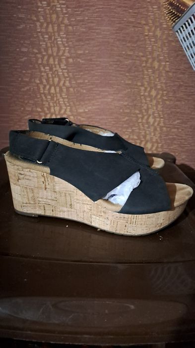 Продам босоножки Clarks, нубук, размер 40