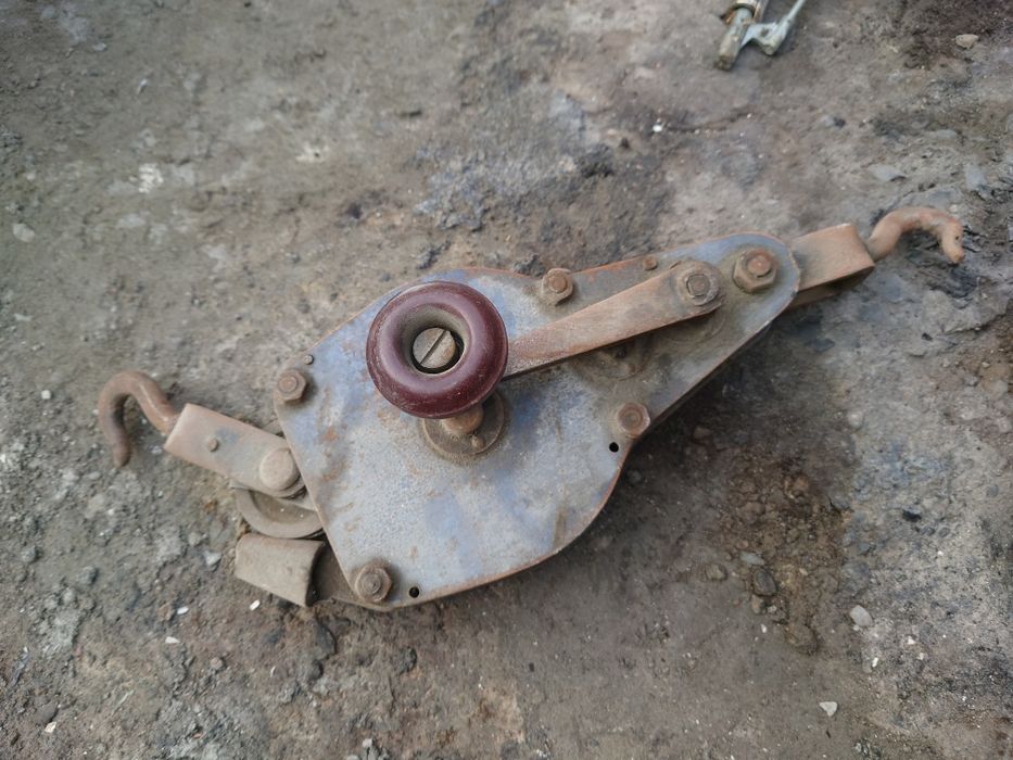 Компрессор, углекислый газовый баллон, лебёдка, домкрат