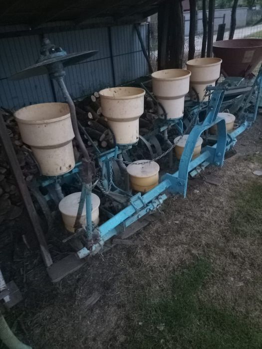 Vand semănătoare porumb