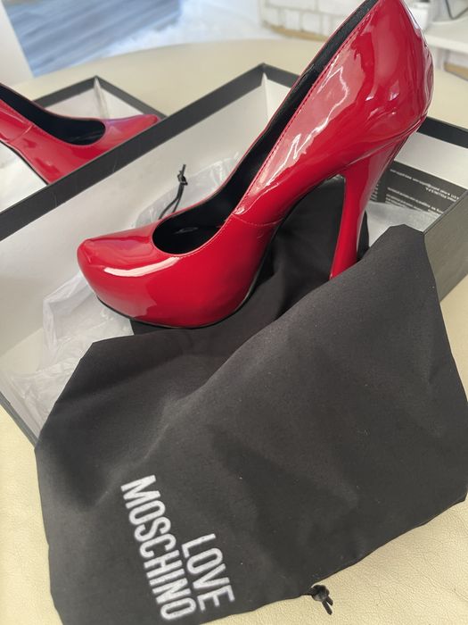 Обувки Moschino