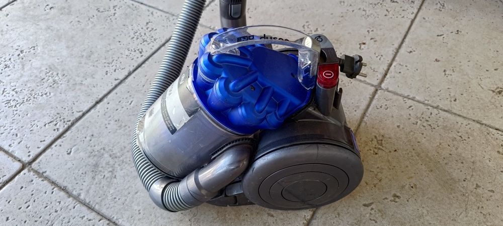 Aspirator cu fir  Dyson city DC26