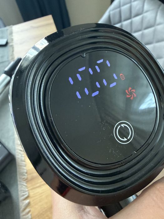 Продавам безжична прахосмукачка Oliver Voltz OV51001Q.