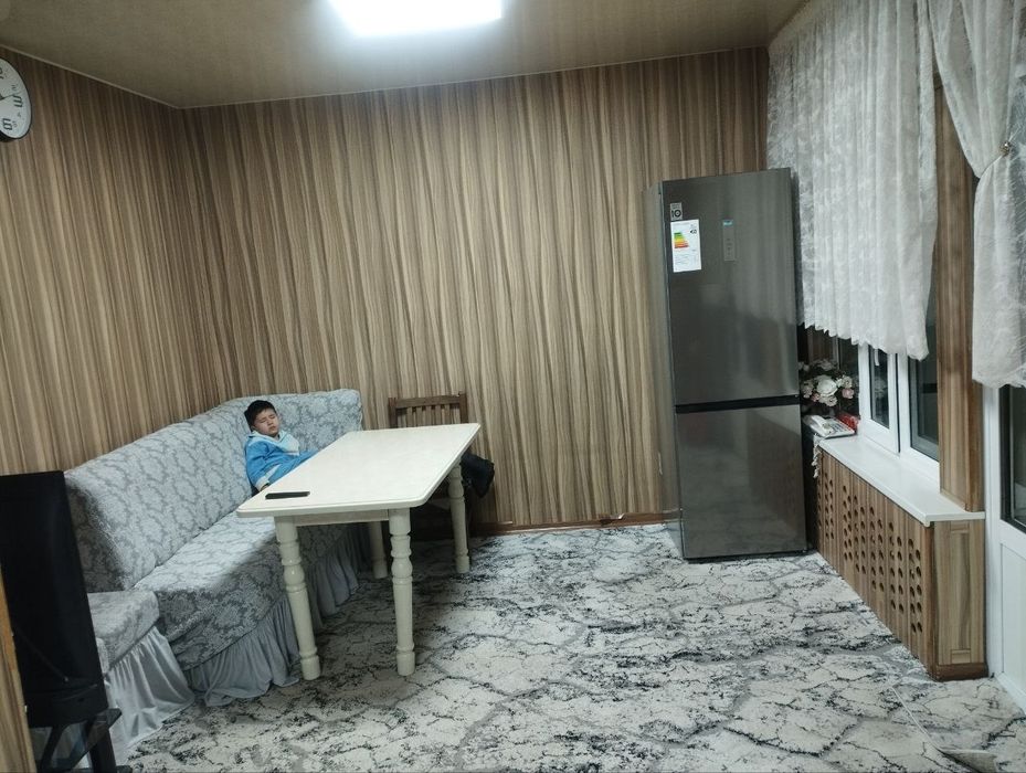 Продаю 2,5 сот Янгиабат 4 ком