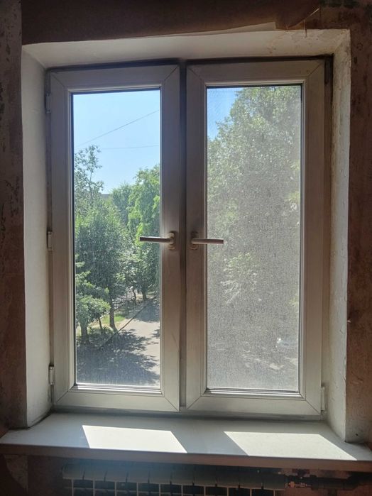 Продаётся б/у пластиковое окно