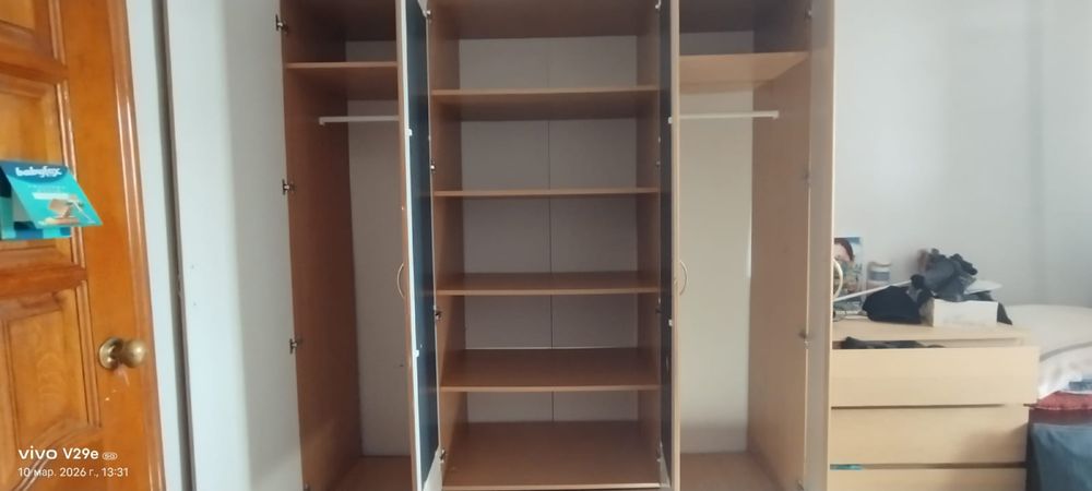 Продам вместительный шкаф с зеркалами