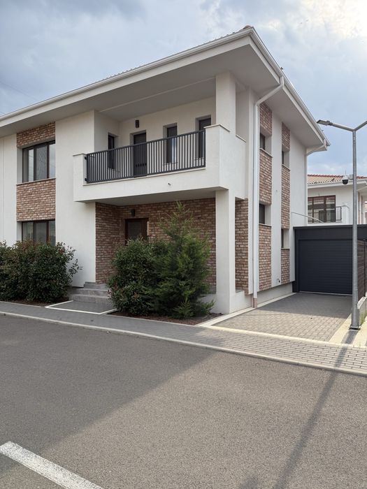 Casa 4 camere cu garaj si gradina