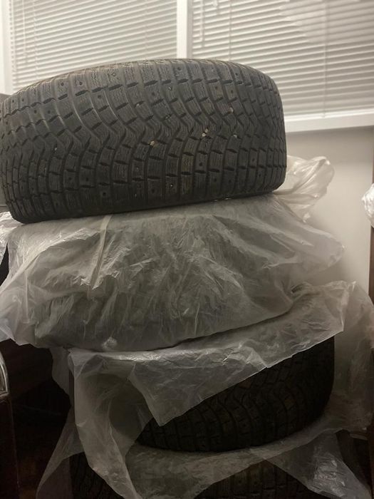 Продам зимние шины R20